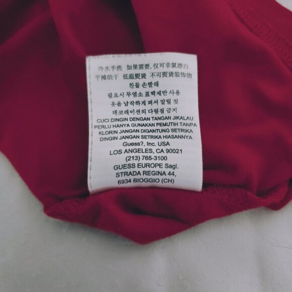 True Vintage Y2K Guess Graphic Print Tee Shirt - Picture 10 of 16